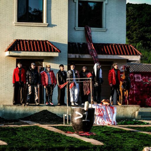 BIGGER THAN ONE 《大于一》