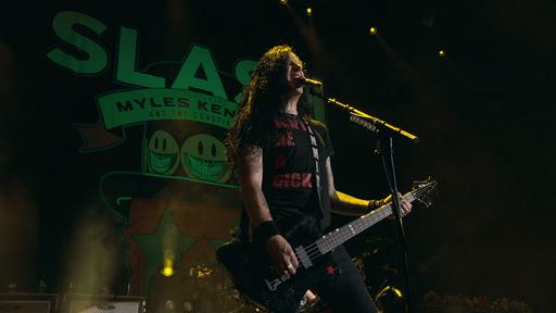 美国流行摇滚 Slash Living The Dream Tour 2019《BDMV 37.1G》