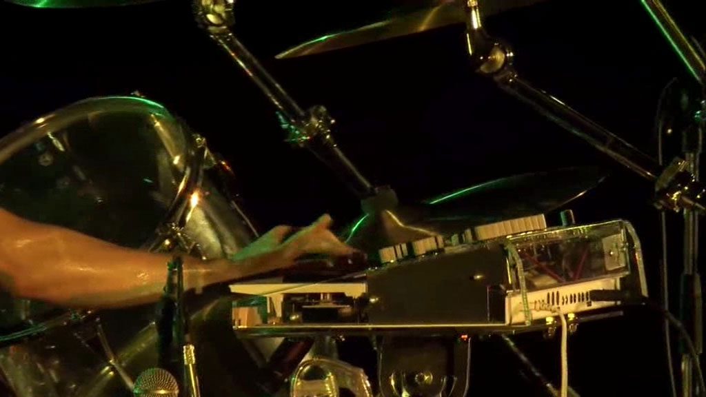 X JAPAN WORLD TOUR 2010 超強行突破 七転八起 ~世界に向かって~《DVD ISO 4.14GB》