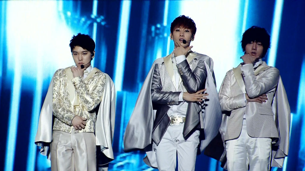 Super Junior 第四次巡回演唱会 SUPER JUNIOR WORLD TOUR SUPER SHOW4 LIVE in JAPAN 2012《M2TS 五碟 88.05G》