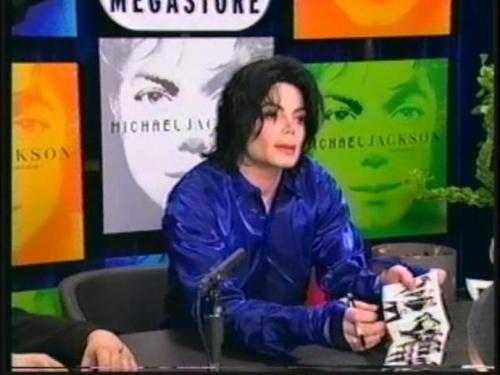 迈克尔.杰克逊 – 2001年纽约无敌签售会（DVD/ISO/4.35G）