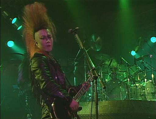 X VISUAL SHOCK Blu-ray BOX 1989-1992 Disc 1 – Blue Blood Tour 爆発寸前GIG (59min) 《ISO 17.52G》