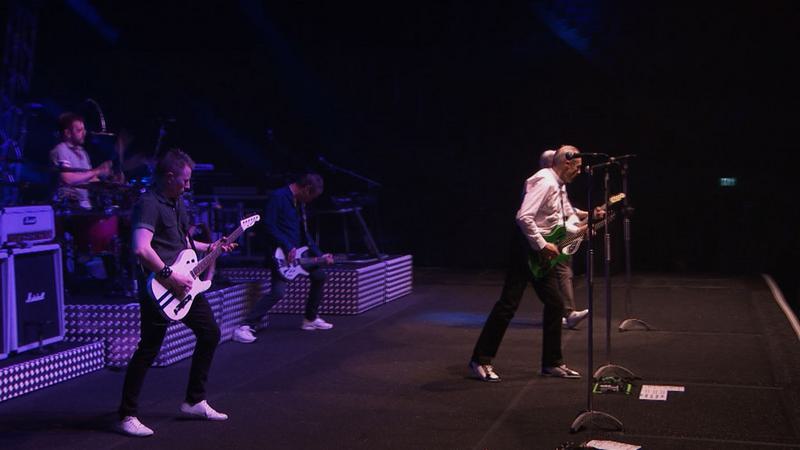 Status Quo - The Last Night Of The Electrics 2016 Blu-ray AVC 1080i LPCM 2.0《BDMV 20.6G》