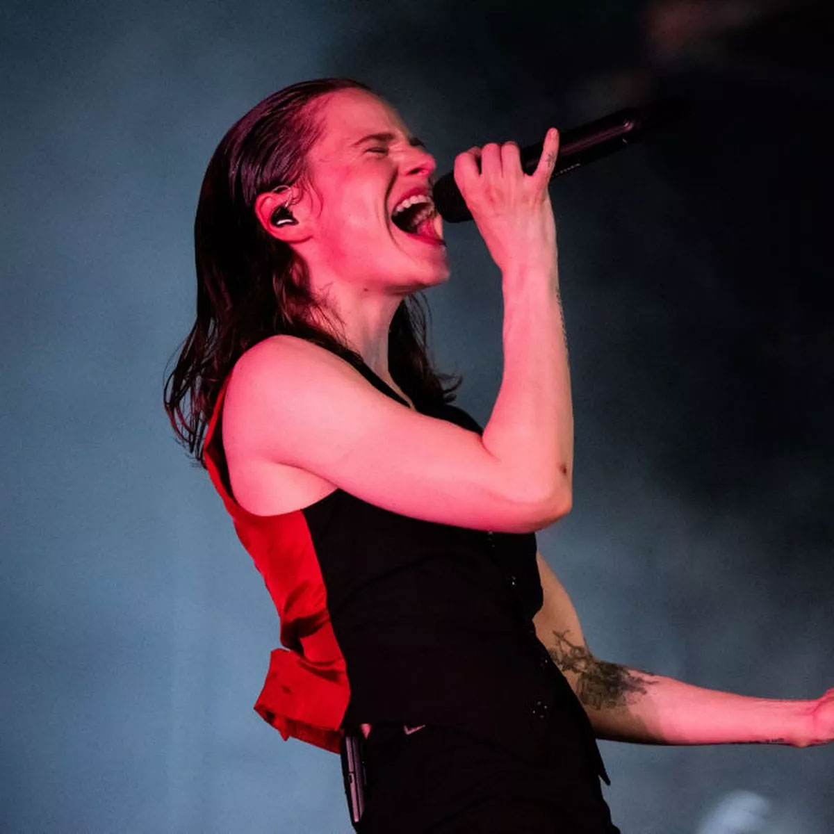 克莉丝汀和皇后 Christine & the Queens – Live Glastonbury Festival 2023 [WEB-DL MKV 2.28GB]