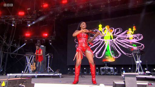 Sudan Archives – Live Glastonbury Festival 2023 HD 1080P [WEB-DL MKV 4.48GB]