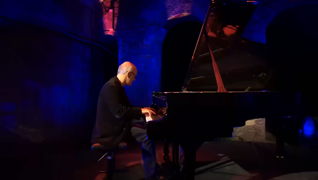Ludovico Einaudi Live at the Old Vic Tunnels 2011 官方版音乐会 [WEB-DL MP4 520MB]